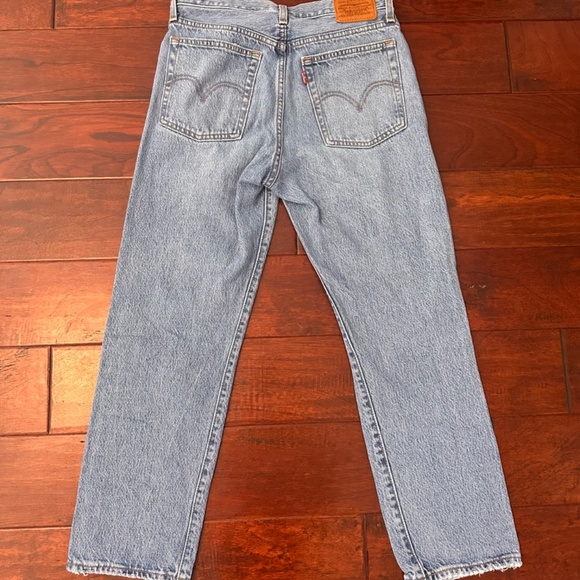 Levis Jeans - Picture 2 of 3